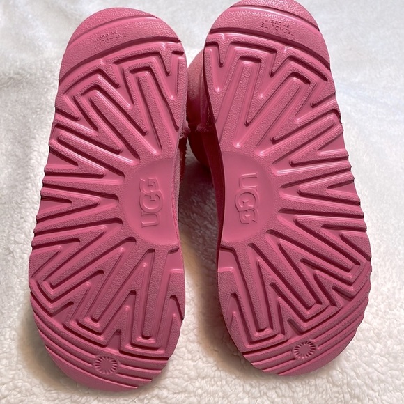 UGG Kid’s Classic II Glitz Shearling Bootie - Picture 12 of 16